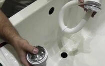 Как разобрать сифон в ванной